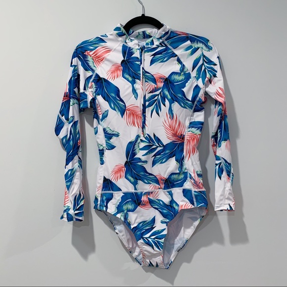 SALE! 🚨 Stunning Long Sleeve One Piece Swimsuit - Picture 4 of 7